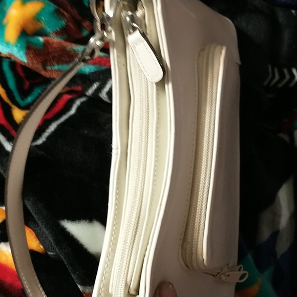 NWOT - Small White Vinyl Bag w/wallet - Picture 8 of 12